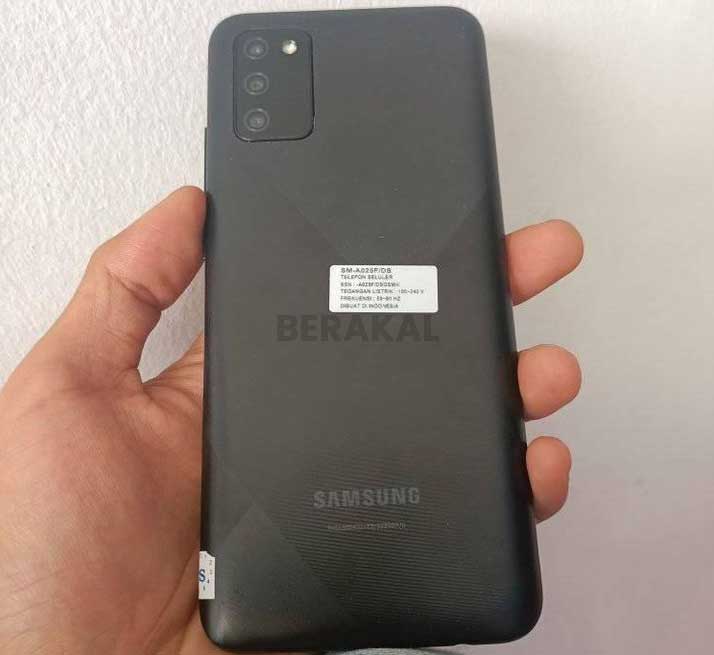 Cek Tipe HP Samsung di Body Belakang