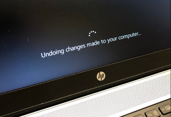 Arti Pesan Error “Undoing Changes Made to Your Computer”